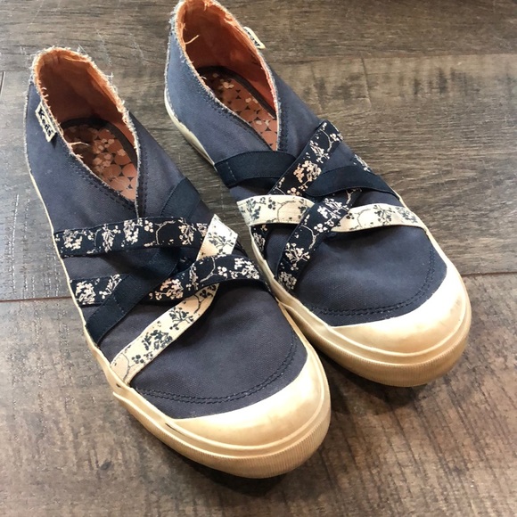 KEDS BLUE/WHITE SLIP ON SHOES SIZE 10 - Picture 5 of 10